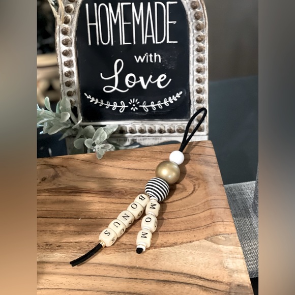 Bonus Mom Car Charm - Picture 2 of 4